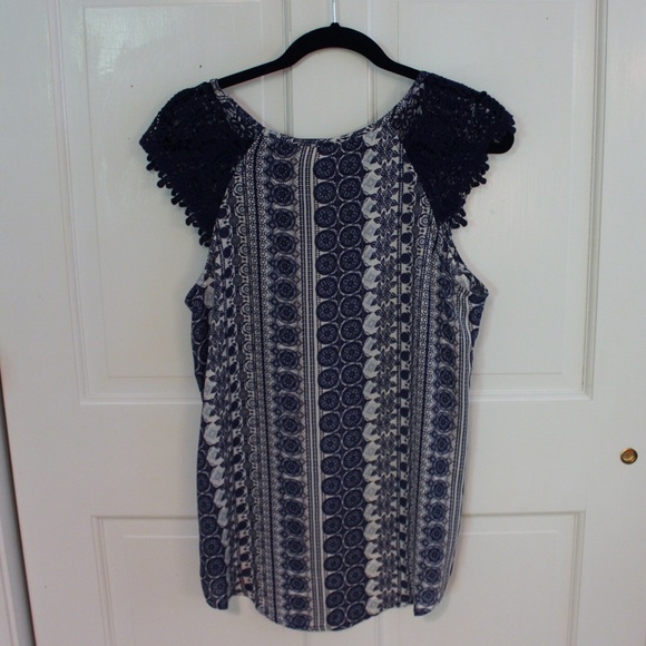 Patterned Blouse - Picture 2 of 4